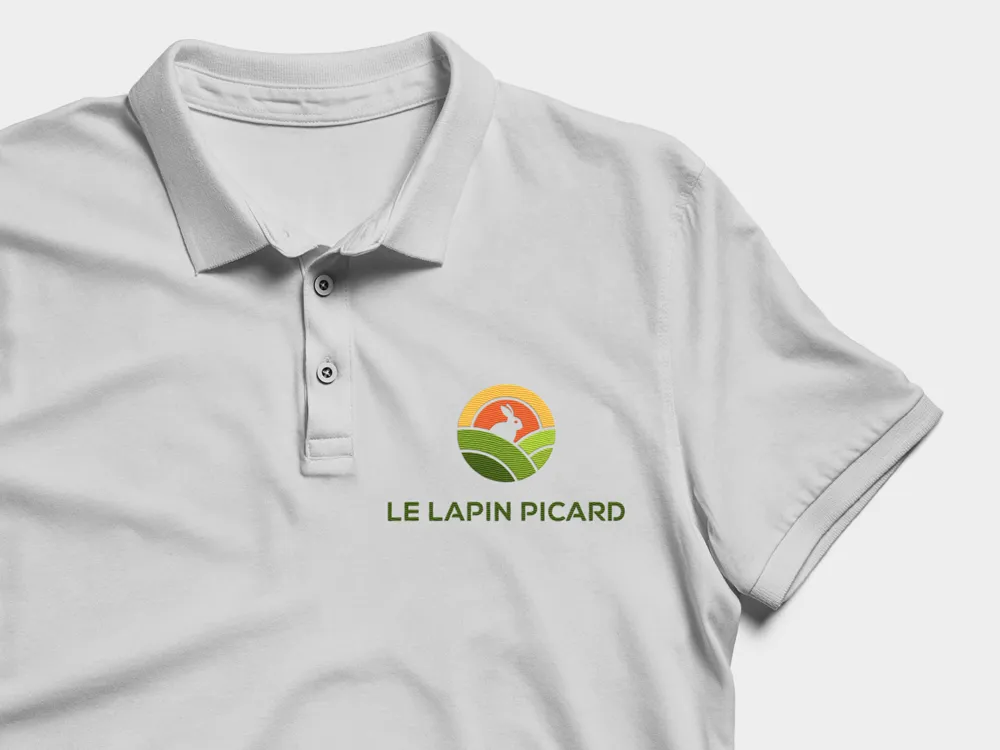 Polo avec logo Le Lapin Picard création Cédric Dreue